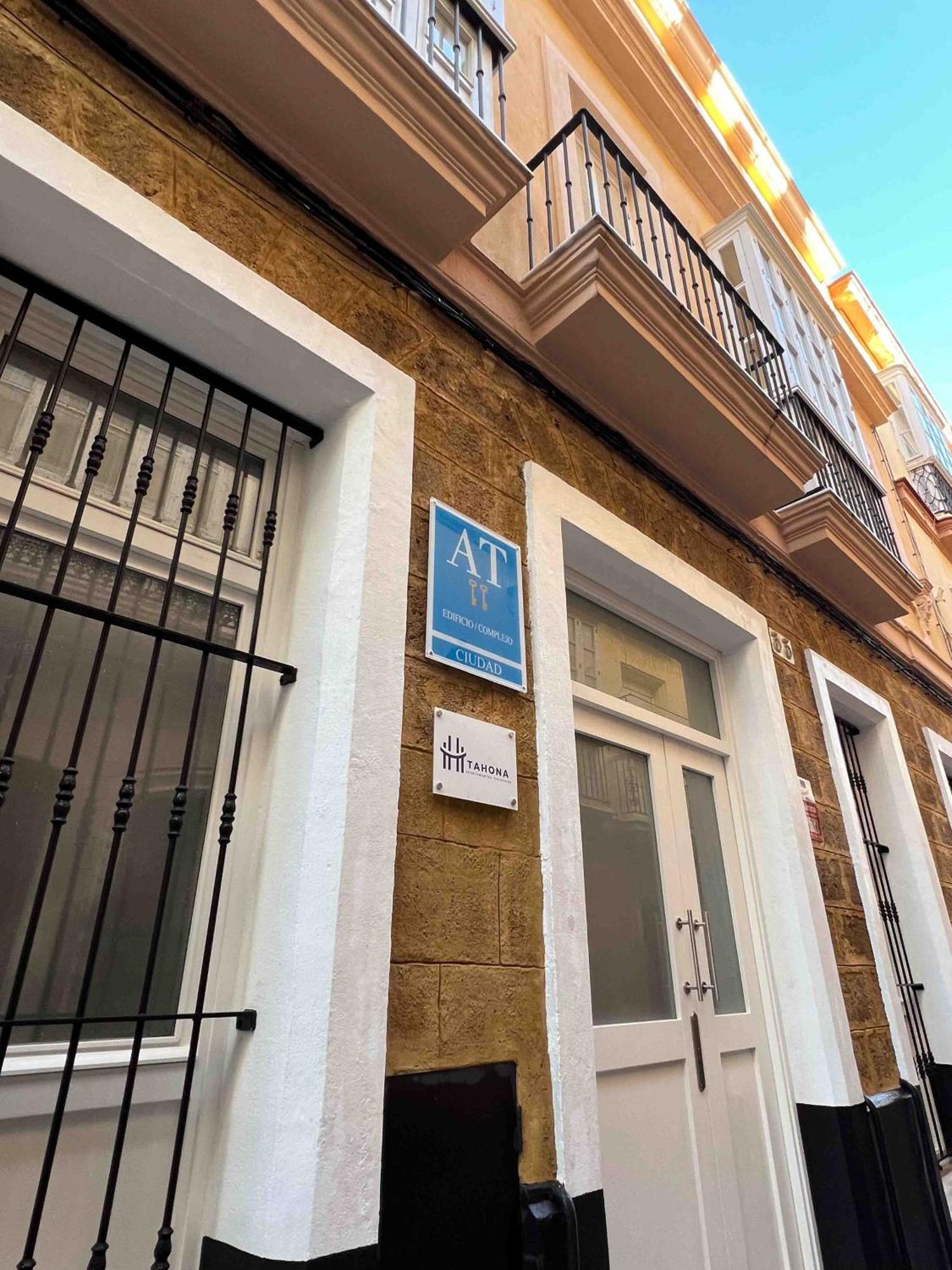 Apartamentos La Tahona Cádiz Exterior photo