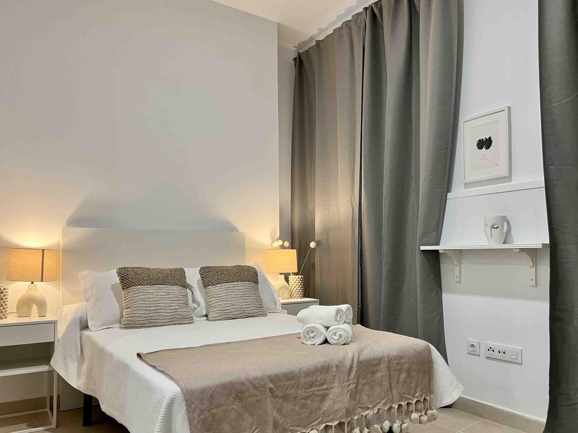Apartamentos La Tahona Cádiz Exterior photo