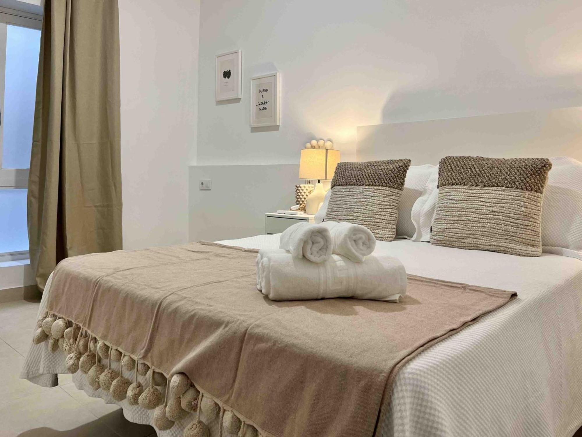 Apartamentos La Tahona Cádiz Exterior photo